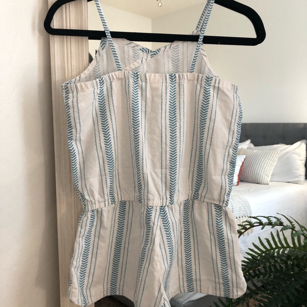 Two adorable Rompers - Picture 4 of 8